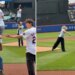 US figure skating team's first pitch at Mets game doesn't go well