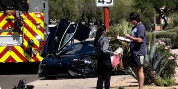 Video shows ex-MLB star Trevor Bauer climb from McLaren after Arizona crash