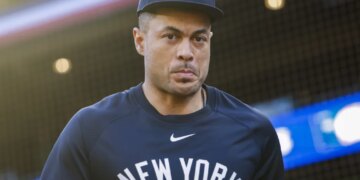 Giancarlo Stanton, who is still battling a “low-grade” right calf strain, still has not run yet since being put on the injured list.