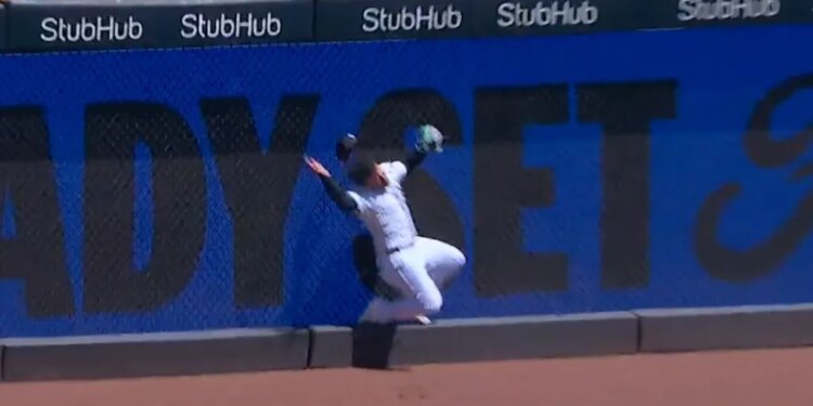Yankees outfielder Jasson Dominguez crashes into the wall making a catch in the first inning on May 7, 2026.