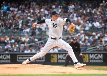 New York Yankees pitcher Will Warren (29) pitches in the second inning.