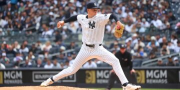 New York Yankees pitcher Will Warren (29) pitches in the second inning.