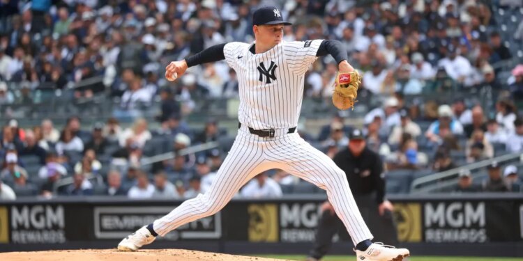 New York Yankees pitcher Will Warren (29) pitches in the second inning.