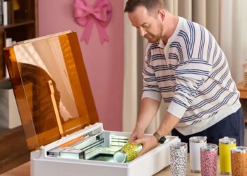 You can print, slice, and engrave using this desktop crafting machine