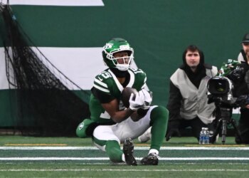 Jets wide receiver Adonai Mitchell (15) completes a reception for a touchdown during the third quarter of the Jets and Atlanta Falcons game in East Rutherford, NJ.
