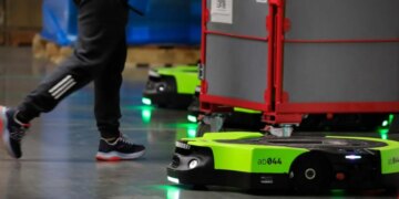 Amazon develops a warehouse robot workers can speak to