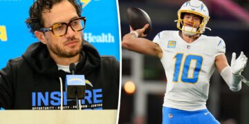 Chargers Justin Herbert's no-throw OTA raises injury concern
