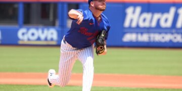 Christian Scott (45) pitches in the first inning when the New York Mets played the St. Louis Cardinals Thursday, June 11, 2026