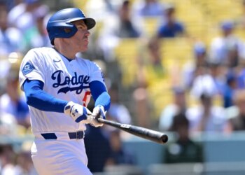 Freddie Freeman at bat for the Los Angeles Dodgers.
