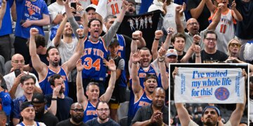 Ecstatic Knicks fans celebrate breaking championship drought at San Antonio Spurs' Frost Bank Center