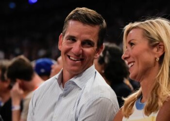 Giants quarterback Eli Manning watches courtside during Game 3 of the NBA Finals basketball series between the San Antonio Spurs and the New York Knicks, Monday, June 8, 2026.