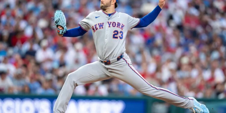 New York Mets relief pitcher David Peterson delivers a pitch.