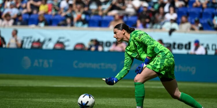 Gotham FC goalkeeper Shelby Hogan rolling out the ball during a game against the Houston Dash.