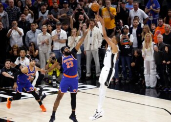 San Antonio Spurs forward Victor Wembanyama tries to put up a last minute shot past New York Knicks center Karl-Anthony Towns in the final seconds of the fourth quarter.