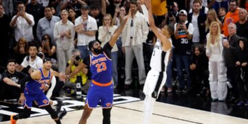 San Antonio Spurs forward Victor Wembanyama tries to put up a last minute shot past New York Knicks center Karl-Anthony Towns in the final seconds of the fourth quarter.