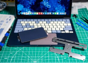 I customized a MacBook Neo with colorful spare parts