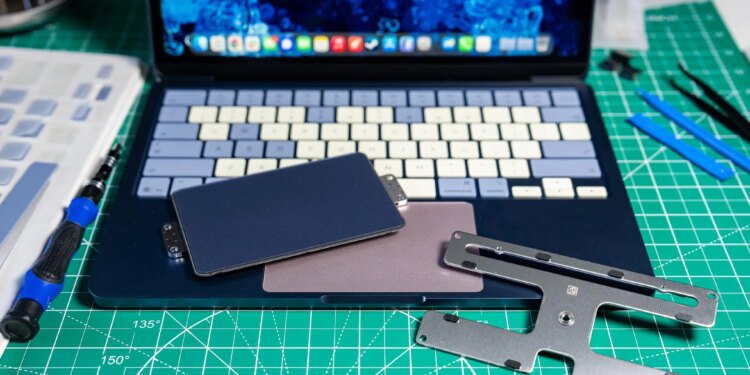 I customized a MacBook Neo with colorful spare parts
