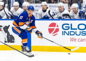 New York Islanders left wing Anders Lee (27) skates with the puck during a game against the Toronto Maple Leafs.