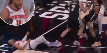 Jalen Brunson explodes at Scott Foster after Spurs player steps on ankle
