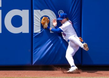New York Mets center fielder A.J. Ewing making a nice catch.