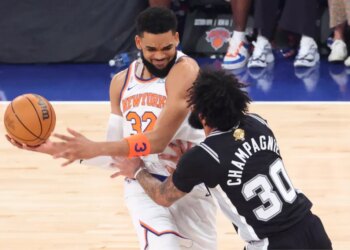 Karl-Anthony Towns struggles to make a move on Julian Champagnie during the Knicks' Game 3 loss to the Spurs at the Garden.
