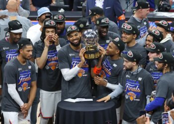 Knicks center Karl-Anthony Towns (32) and the New York Knicks hold up the Eastern Conference Finals trophy at the end the fourth quarter.