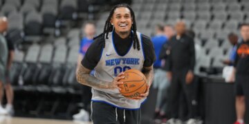 Knicks' Jordan Clarkson playing for dad in NBA Finals San Antonio homecoming
