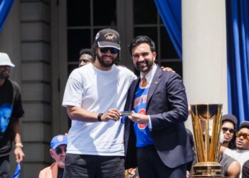 Jalen Brunson and Zohran Mamdani

