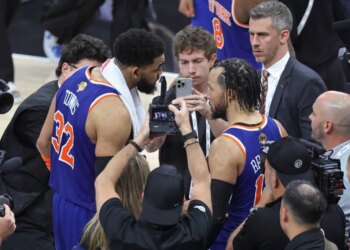 Karl-Anthony Towns and Jalen Brunson celebrate after the Knicks' Game 2 win over the Spurs.