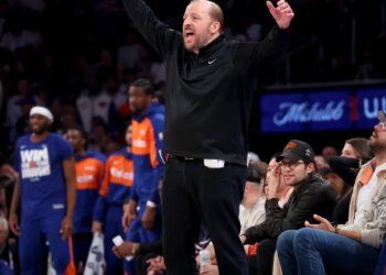 New York Knicks head coach Tom Thibodeau reacts during the second quarter.
