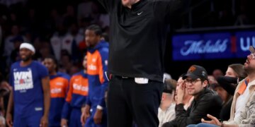 New York Knicks head coach Tom Thibodeau reacts during the second quarter.
