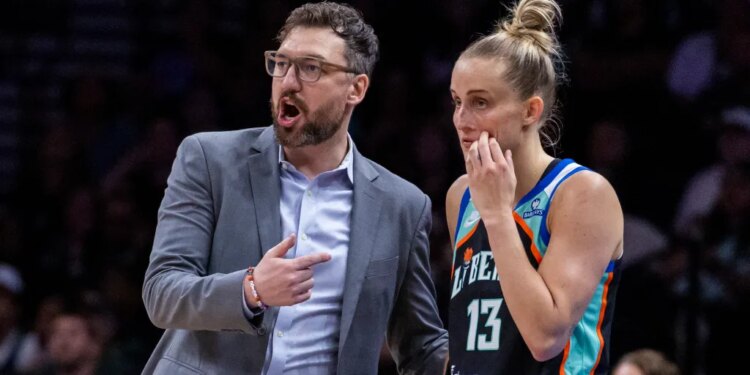 New York Liberty head coach Chris DeMarco talks to New York Liberty forward Leonie Fiebich (13).