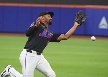 Mets second baseman Marcus Semien commits an error during Game 2 of a doubleheader against the Cubs on June 24, 2026.