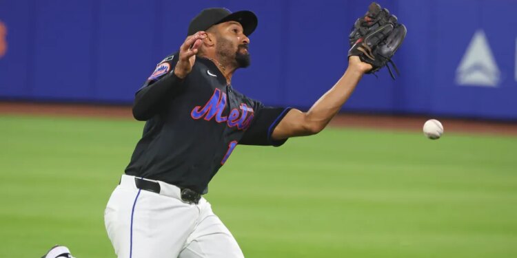 Mets second baseman Marcus Semien commits an error during Game 2 of a doubleheader against the Cubs on June 24, 2026.