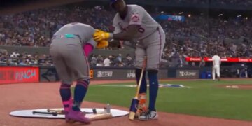 Ronny Mauricio accidentally hit Francisco Alvarez in the on-deck circle June 29.