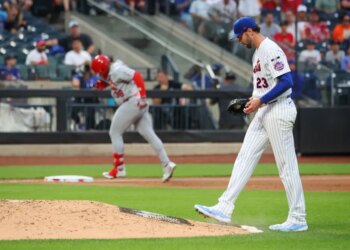 David Peterson looks down at the ground after giving up a two-run homer to Nelson Velázquez who round the bases in the third inning of the Mets' 9-2 loss to the Cardinals at Citi Field.