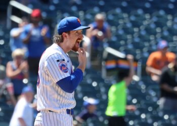 Mets starter Nolan McLean reacts after the Cubs' Michael Busch hits a two-run homer during Game 1 of a doubleheader on June 24, 2026.