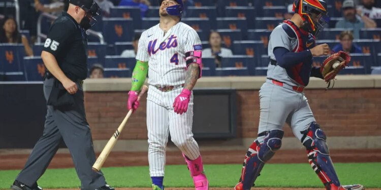 Mets catcher Francisco Alvarez (4) strikes out to end the game during the ninth inning when the New York Mets played the St. Louis Cardinals Wednesday, June 10, 2026.