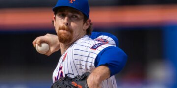 New York Mets pitcher Nolan McLean (26) throws a pitch in the first inning against the against the Cincinnati Reds at Citi Field, Monday, May 25, 2026, in Queens, NY. (Corey Sipkin for the NY POST Photo/Corey Sipkin)