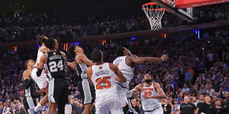 New York Knicks forward OG Anunoby #8 falls to the floor after scoring the game-winning basket as New York Knicks center Karl-Anthony Towns #32 watches the ball go through the net during game 4 of the 2026 NBA Finals against the San Antonio Spurs at Madison Square Garden.