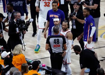 New York Knicks guard Jalen Brunson has words with a San Antonio Spurs fan at the end of the game.
