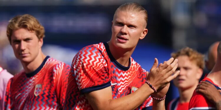 Norway's Erling Haaland applauds at the end of the World Cup Group I soccer match between Norway and France.