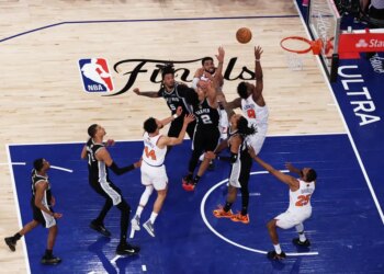 OG Anunoby converts on a game-winning tip shot with 1.2 seconds left in the Knicks' historic 107-106 comeback win over the Spurs in Game 4 of the NBA Finals at the Garden.