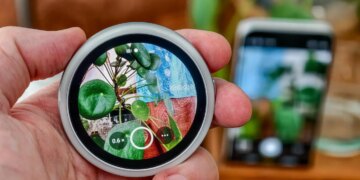 Photo of Oppo Bubble taking a photo of a plant as a camera remote