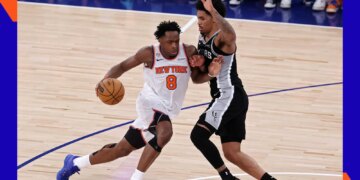 Prices drop to $1,390 for Knicks-Spurs Game 5. Get tickets
