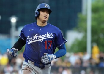 Shohei Ohtani of the Los Angeles Dodgers at bat against the Pittsburgh Pirates.