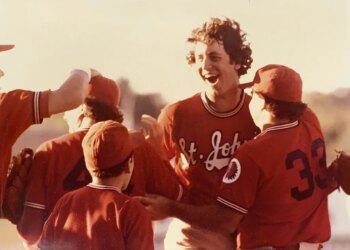 Former MLB stars Frank Viola (above) and John Franco are reveling in St. John’s run to the NCAA Super Regionals, one step from the College World Series. The pair helped the Johnnies reach the CWS in Omaha, Neb., in 1980.