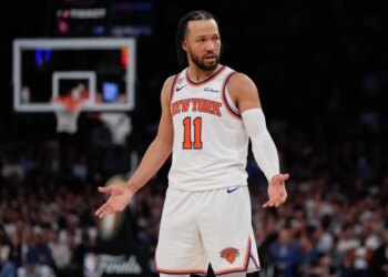 Jalen Brunson in a New York Knicks uniform on the court.