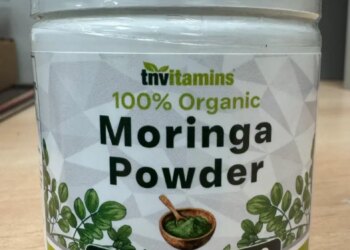 TNVitamins 100% Organic Moringa Powder product packaging.