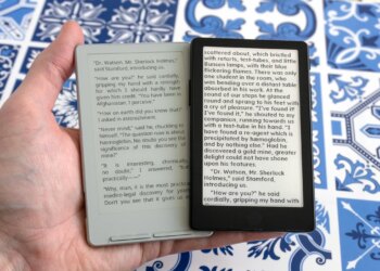 A touchscreen makes Xteink’s new X4 Pro a tempting Kindle alternative